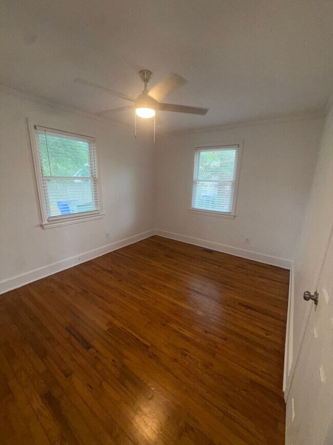 Building Photo - Charming All-Brick 2BR Home with Spacious Yard & Prime Columbia Location