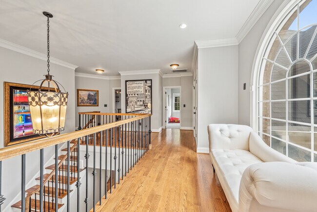 Building Photo - 405 Pondview Ct