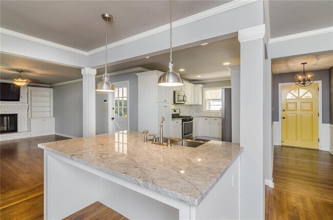 Building Photo - 6670 Castleton Dr NW