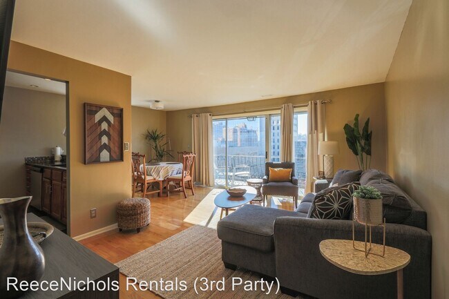 Primary Photo - 4724 Belleview Ave