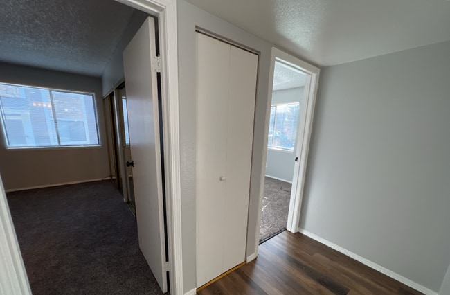 Building Photo - Spacious ground level 3 bedroom Condo in R...