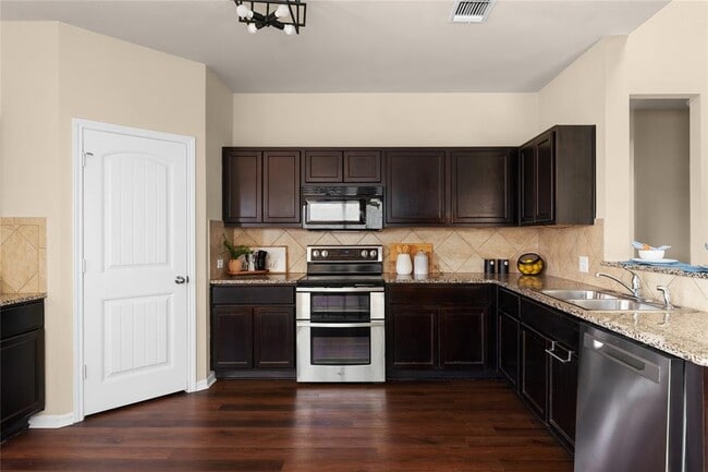 Building Photo - 3301 Ortman Dr