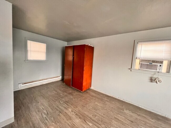 Building Photo - Studio Apartment Off of Federal Way