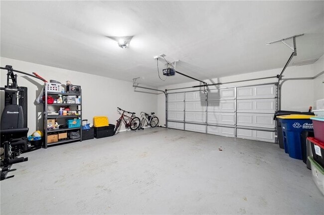 Building Photo - 5227 Whiteoak Ave
