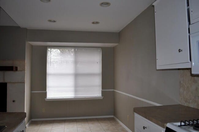 Building Photo - 908 Speer Ln