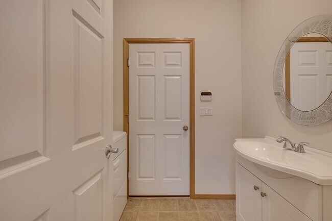 Building Photo - For Rent | Stunning 4-Bedroom Home in Brookside Estates