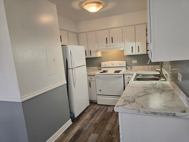 Building Photo - 17701 Park Blvd