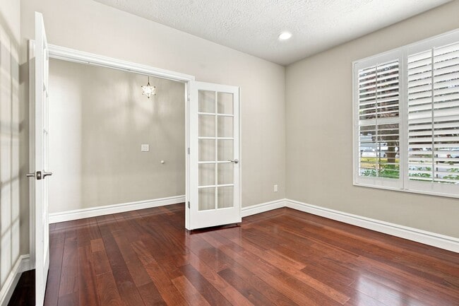 Building Photo - Quiet & Spacious 4 Bed Holladay Home – Walk-In Closets & Big Backyard!!!