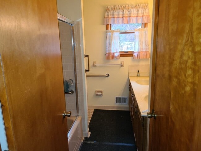 Building Photo - 10910 Harford Rd