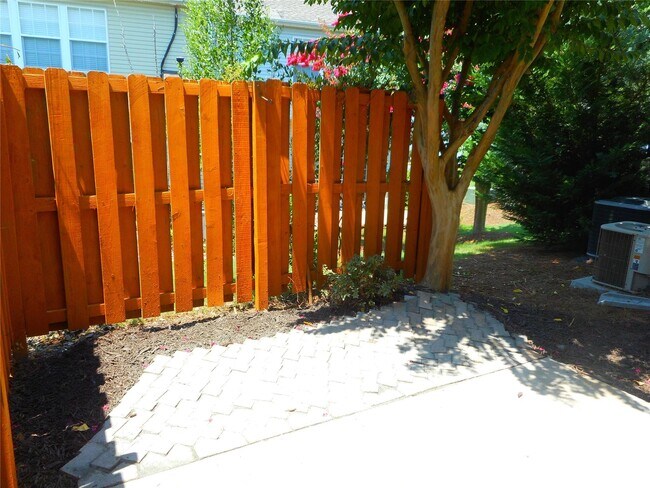 Building Photo - 3152 Mannington Dr