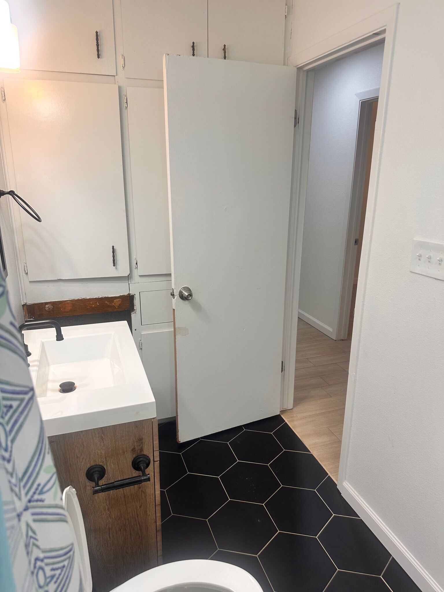 Building Photo - Room in House on Southwest Dr