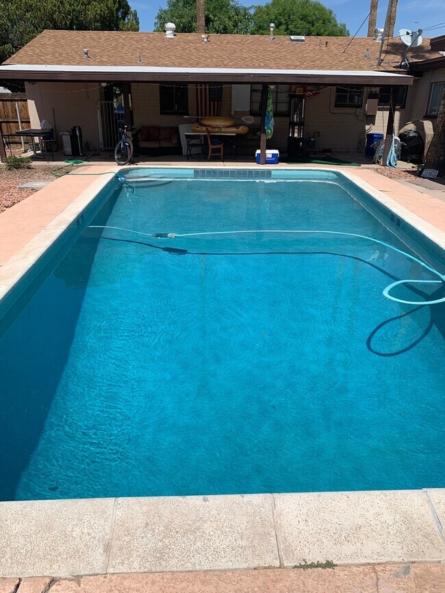 Building Photo - WALK TO - ASU AREA — Remodeled 5 Bedroom 3 bath Home with Pool - Next to Light Rail stop.