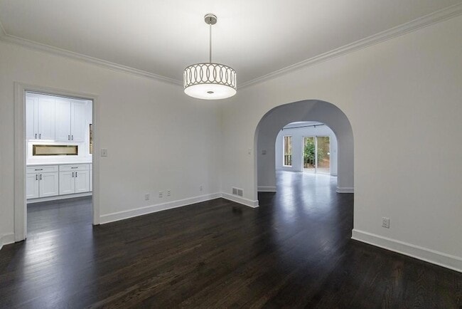 Building Photo - 3491 Roswell Rd NE