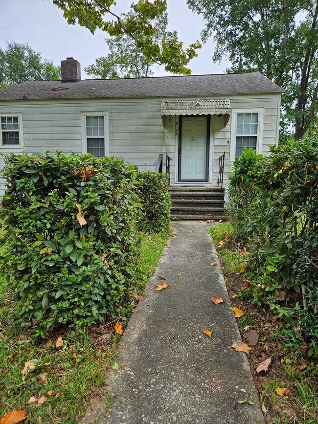 Building Photo - Discover Your New Everyday Haven in Hanahan!