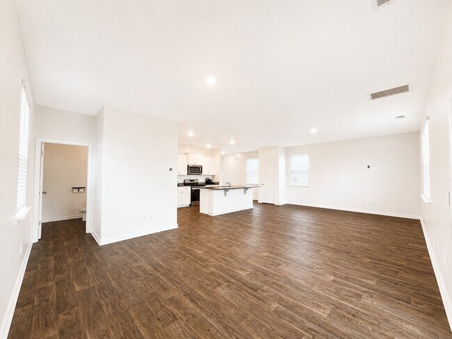 Building Photo - 169 Oakwood Blvd