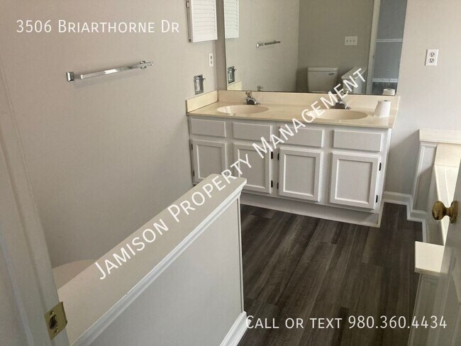 Building Photo - 3506 Briarthorne Dr