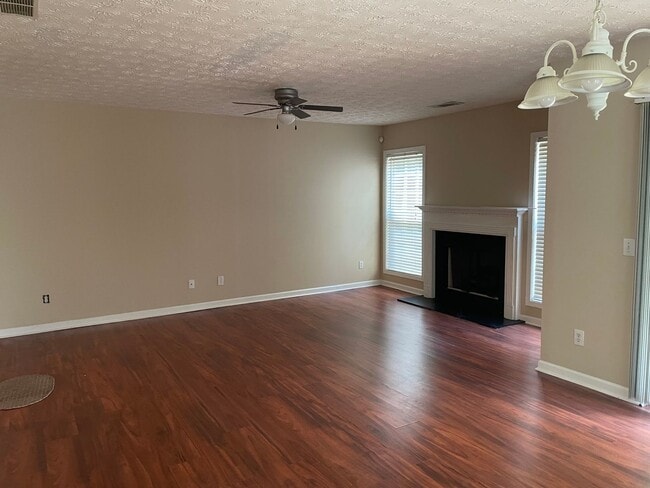 Building Photo - Lovely 3 Bed/2.5 Bath Townhome for lease i...