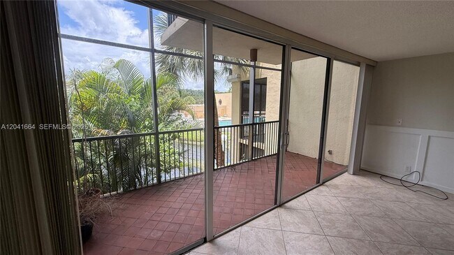 Building Photo - 2921 SW 87th Ave