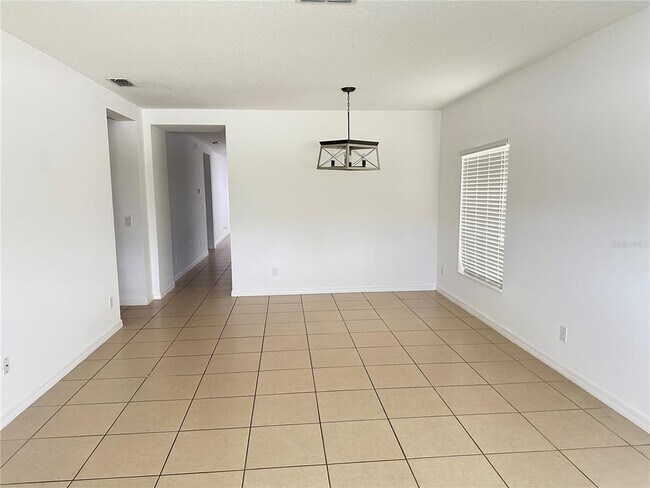 Building Photo - 477 Kestrel Dr