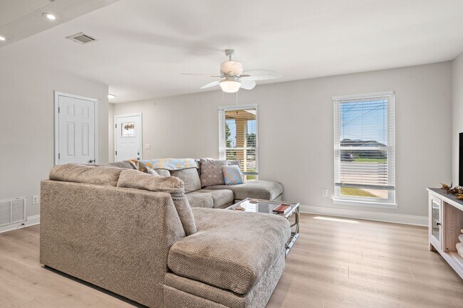 Building Photo - 4570 Yacht Harbor Dr