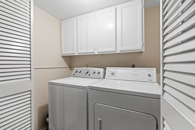 Building Photo - 1902 Bayhouse Dr