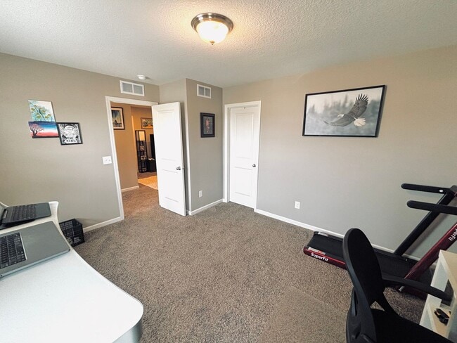 Building Photo - Solar Home!  Beautiful 4bed/3bath Single Family Home in Shakopee