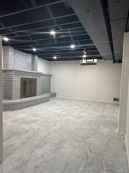 Building Photo - 29543 Eiffel Ave