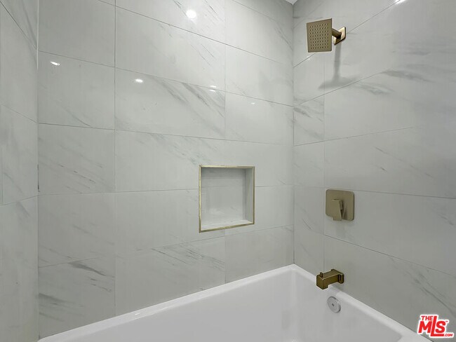 Building Photo - 215 W Plymouth St