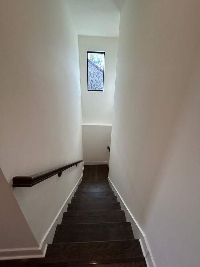 Building Photo - 108-110 Oakwood Ct