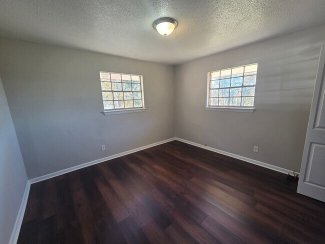 Building Photo - 645 Bandy Ln