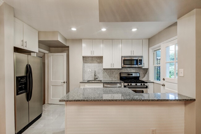 Building Photo - 8451 Water Oak Rd