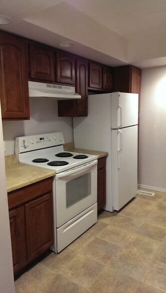 Kitchen - 502 Delsol Ln