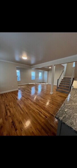 Primary Photo - 96 Willis Ave