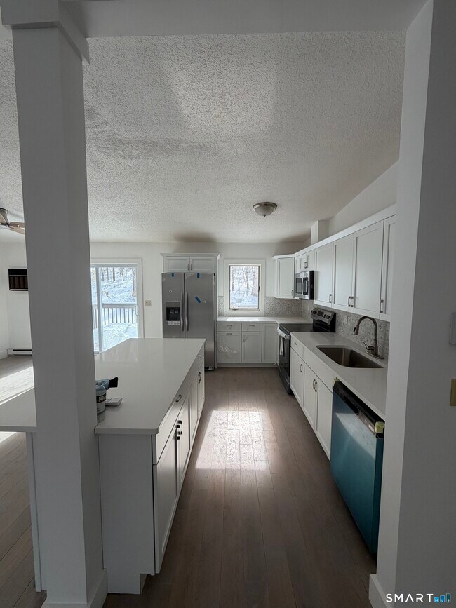 Building Photo - 410 Old Tolland Turnpike