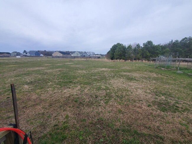 Building Photo - Luxurious 4BR/2.5BA Home with Spacious Living Spaces and Elegant Touches