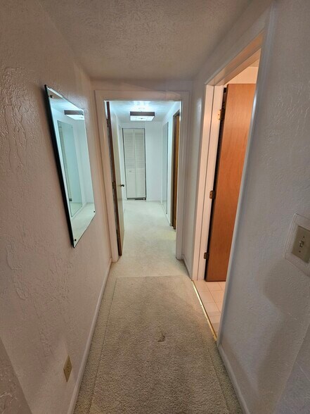 Building Photo - 440 Drummond St