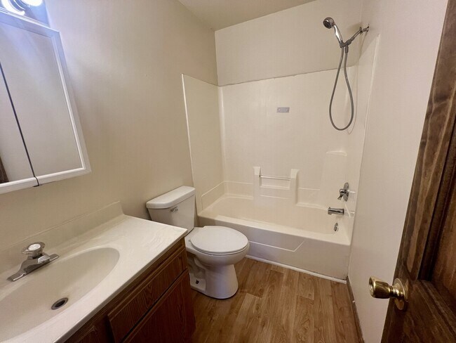 Building Photo - DB 4807 10th Ave