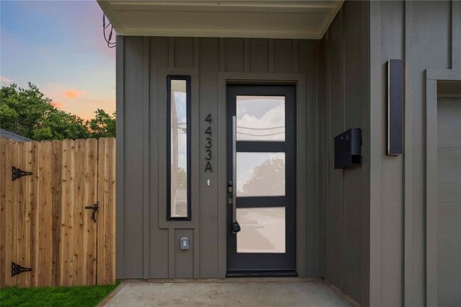 Building Photo - 4505 Phlox St