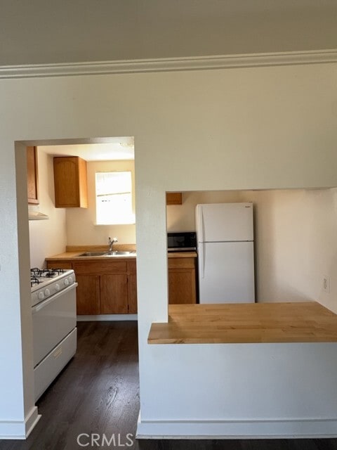 Building Photo - 2435 Lakeshore Blvd