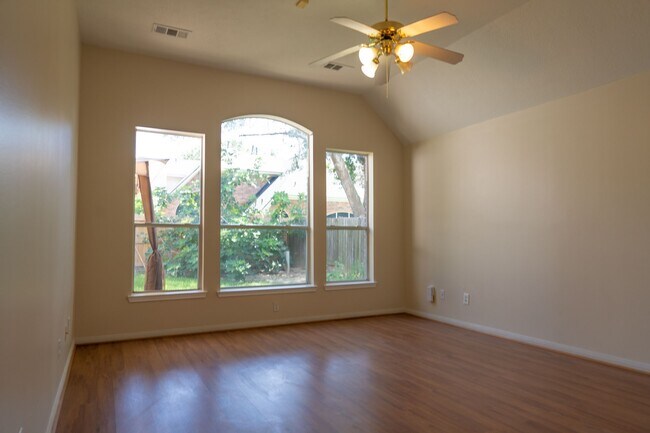 Building Photo - 15627 Rosewood Hill Ct