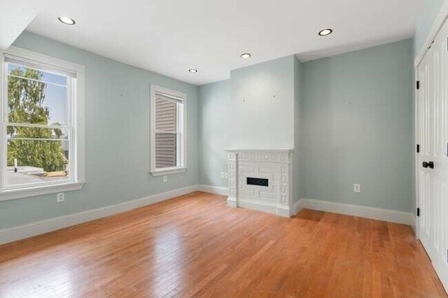 Building Photo - 58 G St