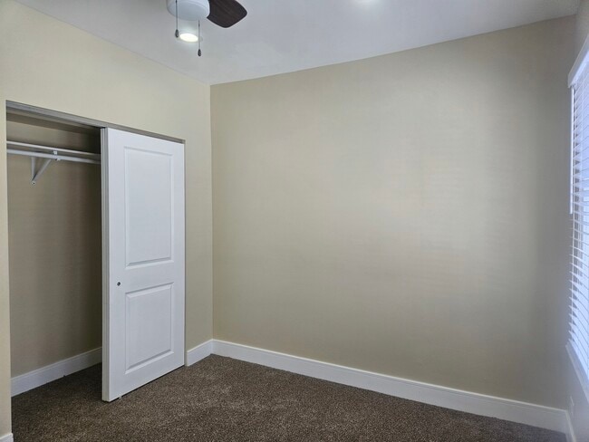 Building Photo - 3040 N Cicero Ave