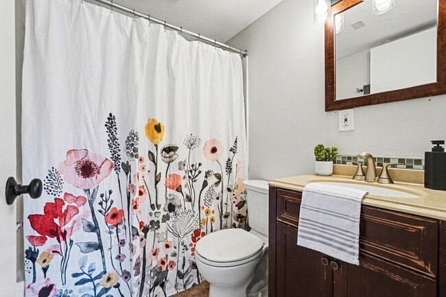 Building Photo - 2727 Madelyn Dr SW