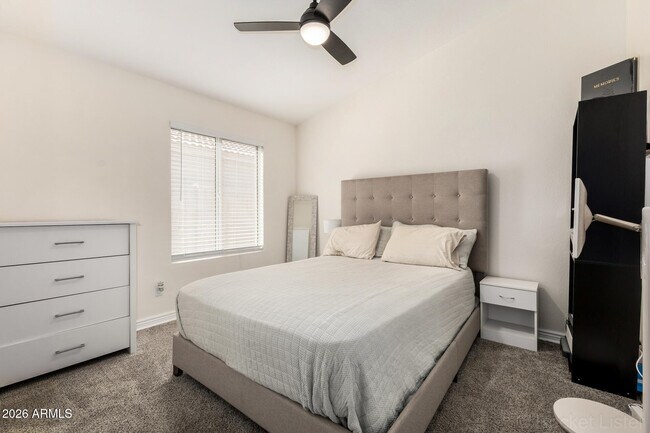 Building Photo - 10420 W Reade Ave