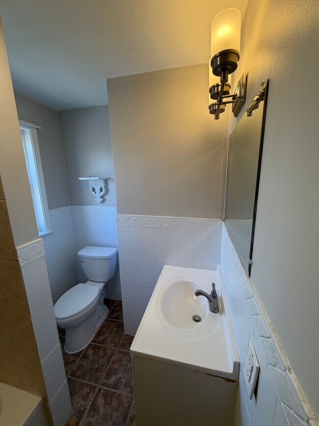 Building Photo - 35 Benjamin Franklin Hwy