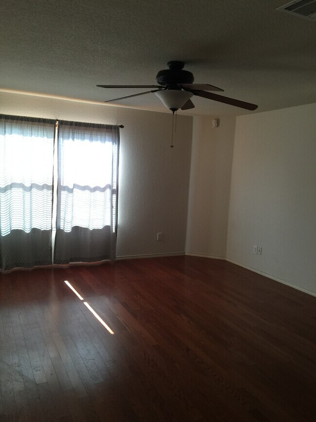 Building Photo - 1059 Condor Dr