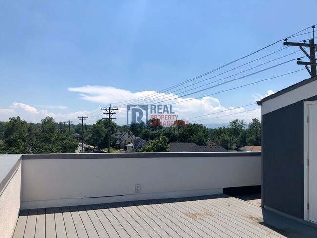 Building Photo - 4922 Lowell Blvd