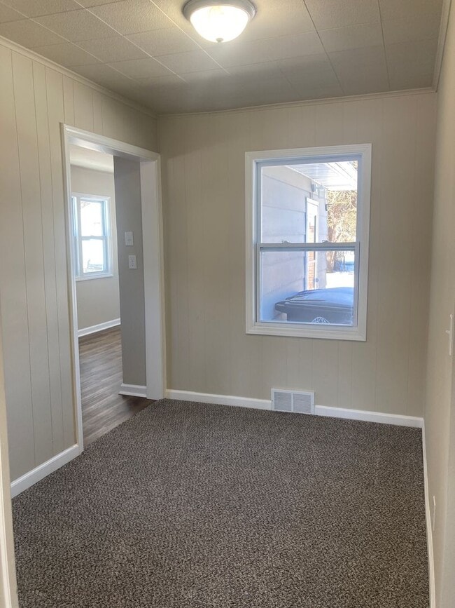 Building Photo - Newly updated 2 bedroom 1 bathroom home
