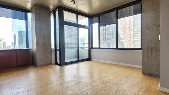 Building Photo - 235 W Van Buren St