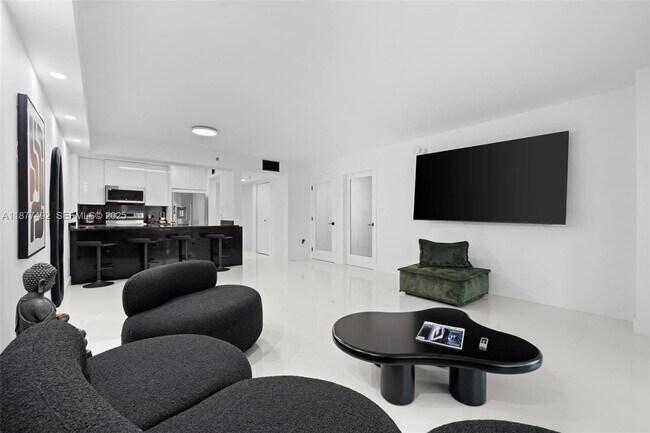 Building Photo - 1200 Brickell Bay Dr